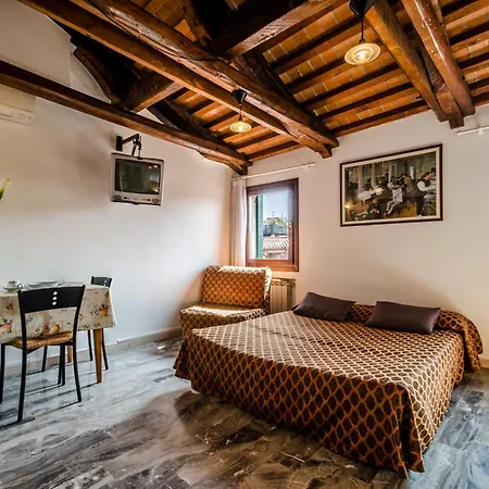 Venice Apartments-3